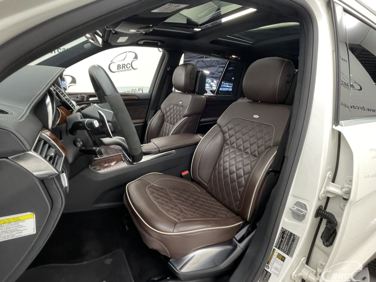 Mercedes-Benz GL550 | 28