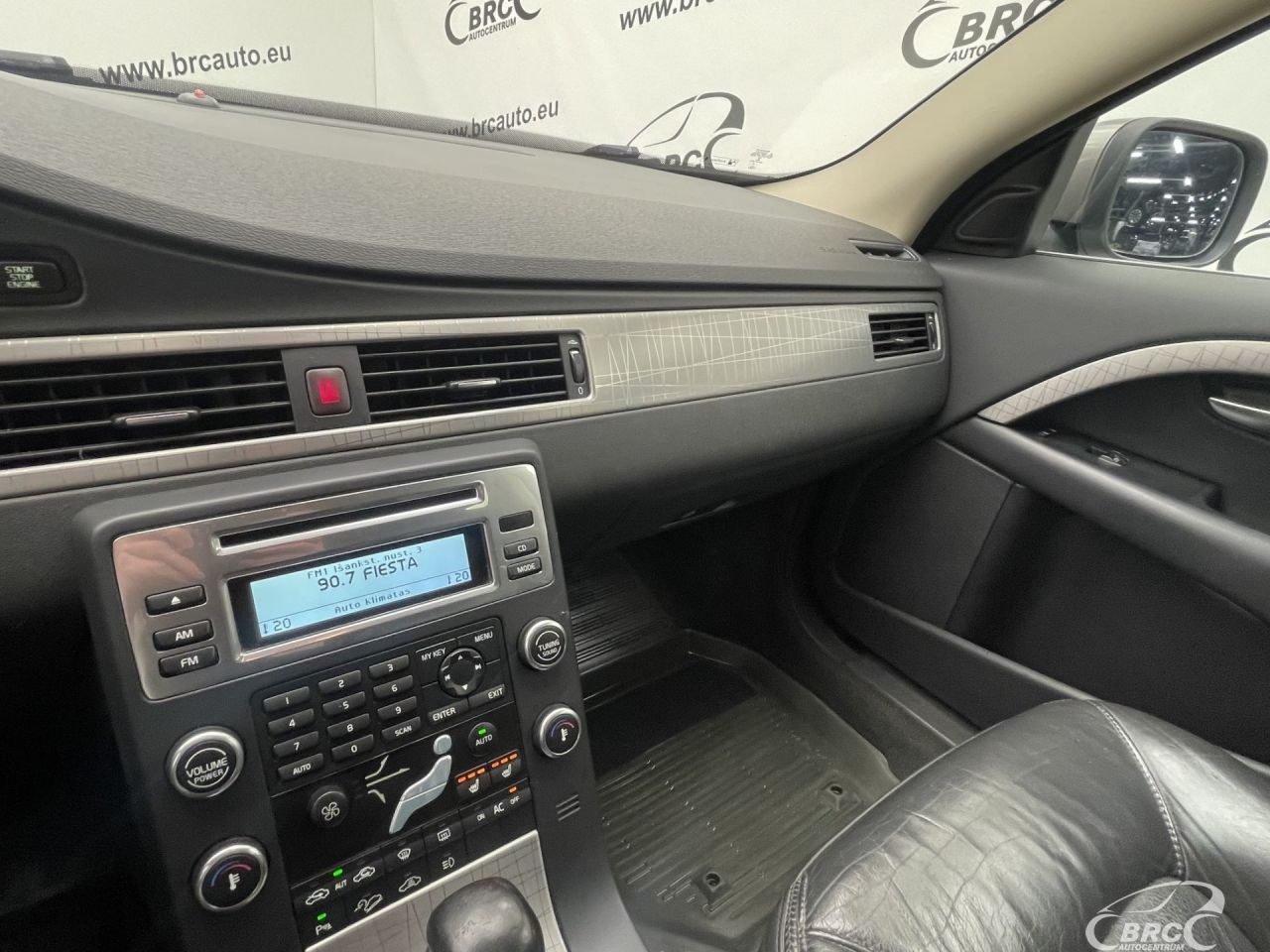 Volvo XC70 | 24