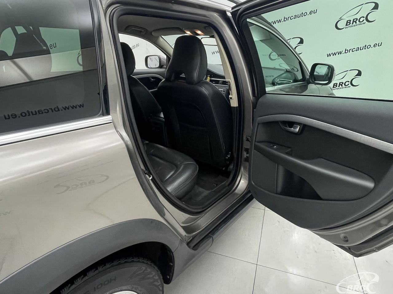 Volvo XC70 | 11
