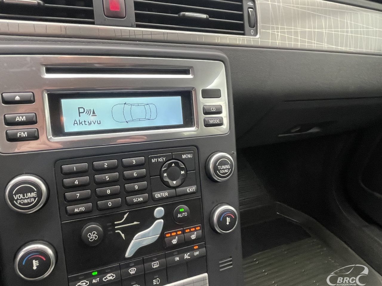 Volvo XC70 | 27