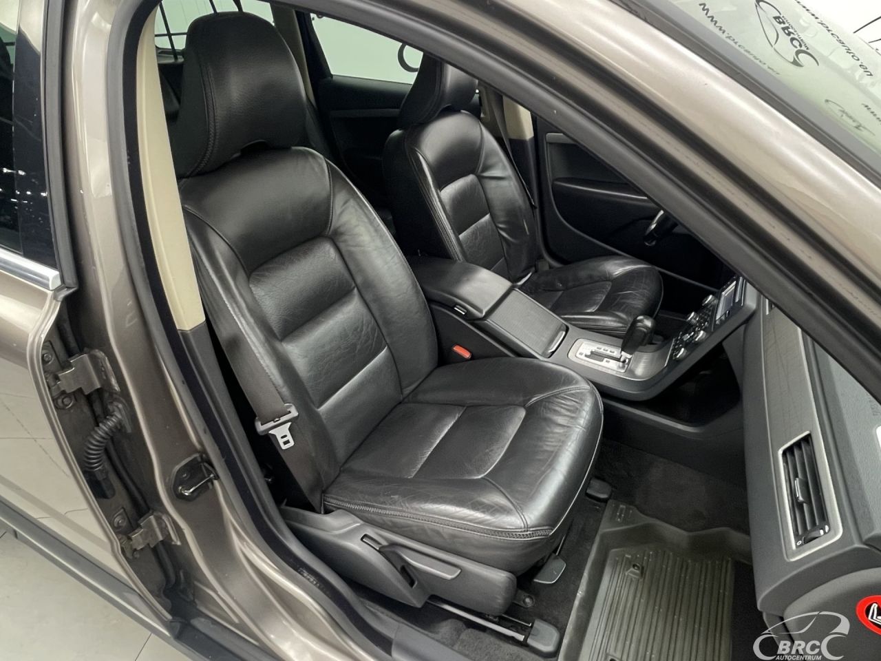 Volvo XC70 | 6