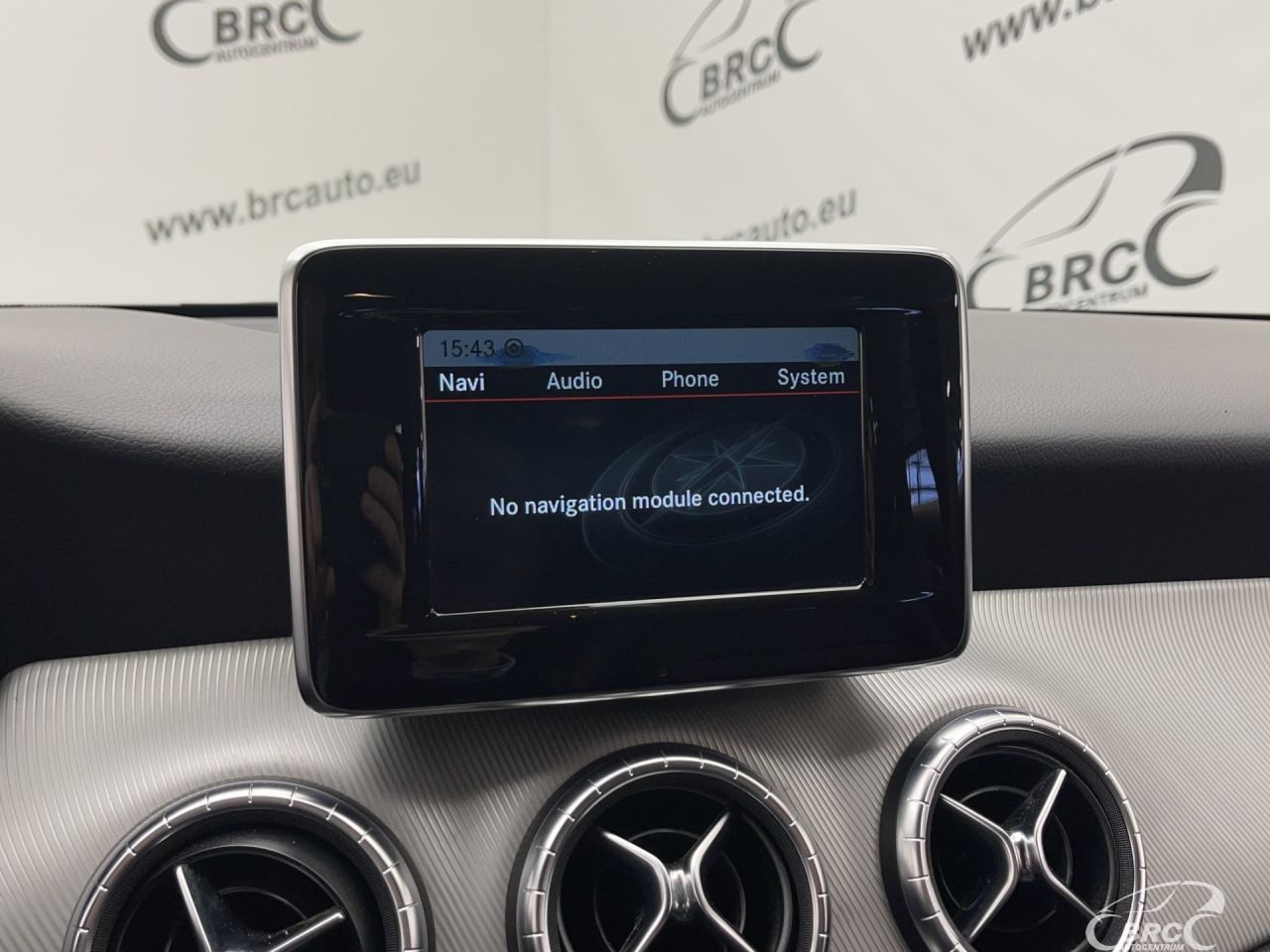 Mercedes-Benz CLA250 | 33
