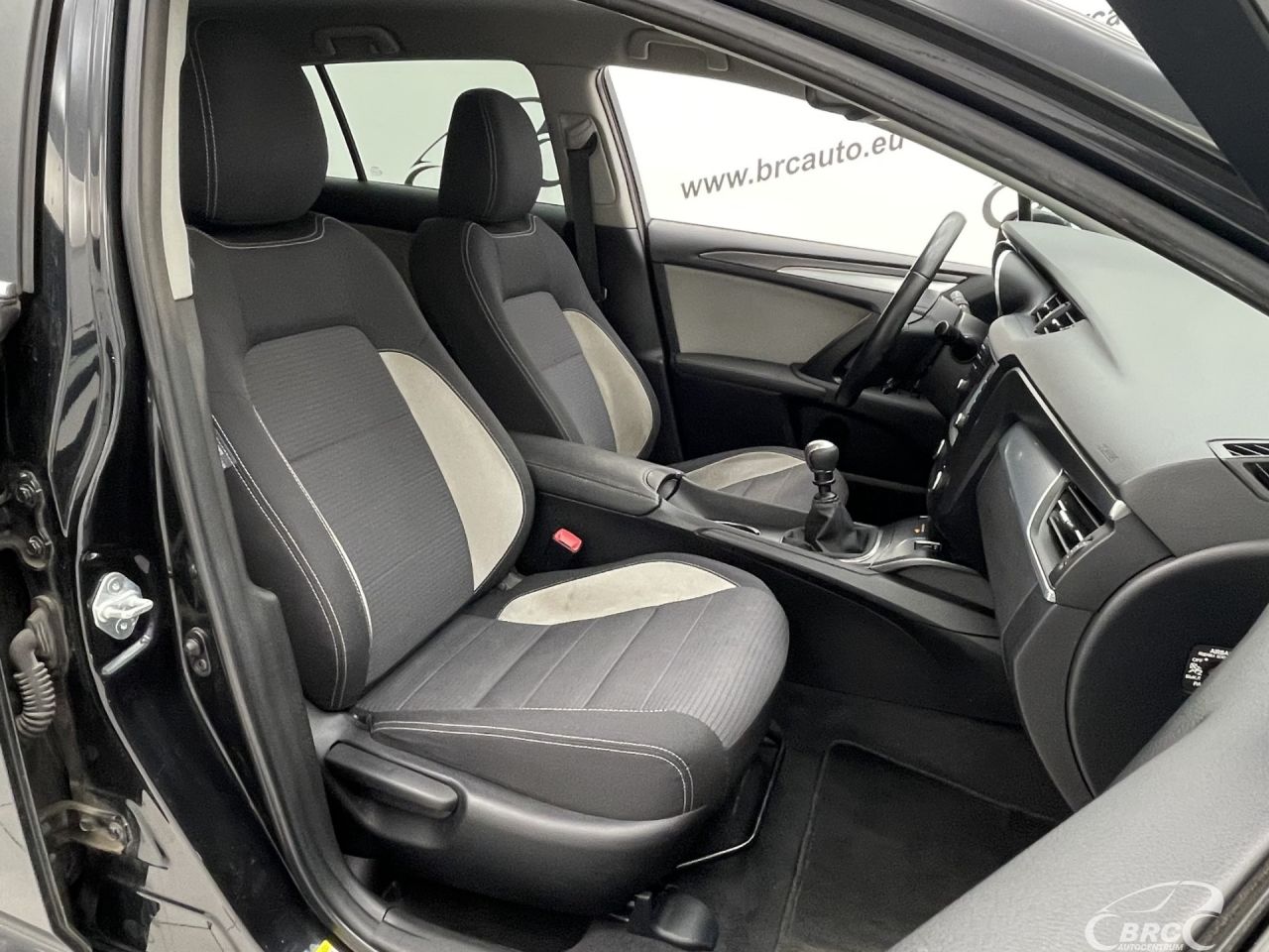 Toyota Avensis | 53