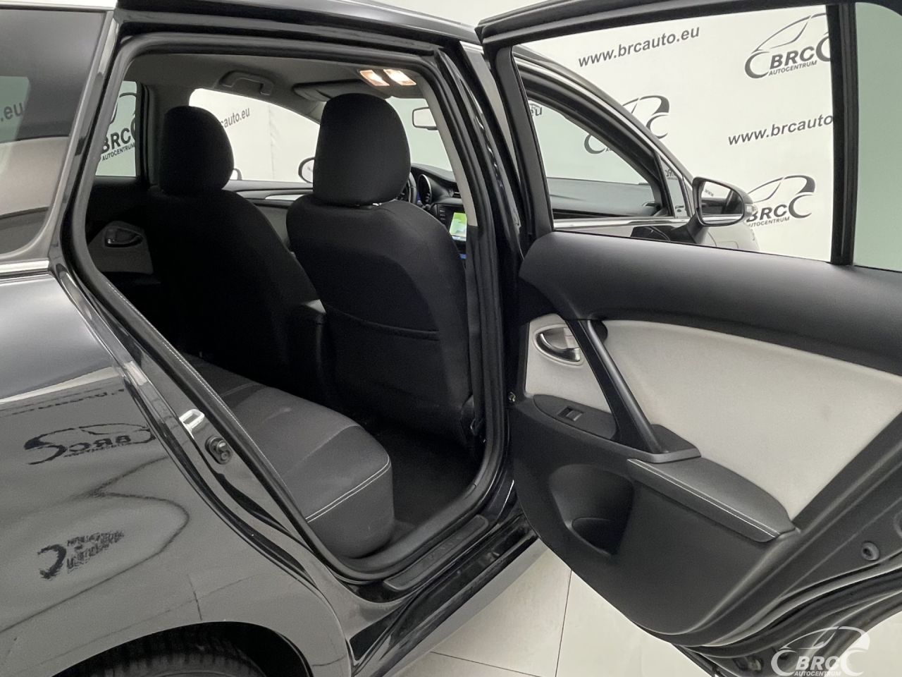 Toyota Avensis | 10