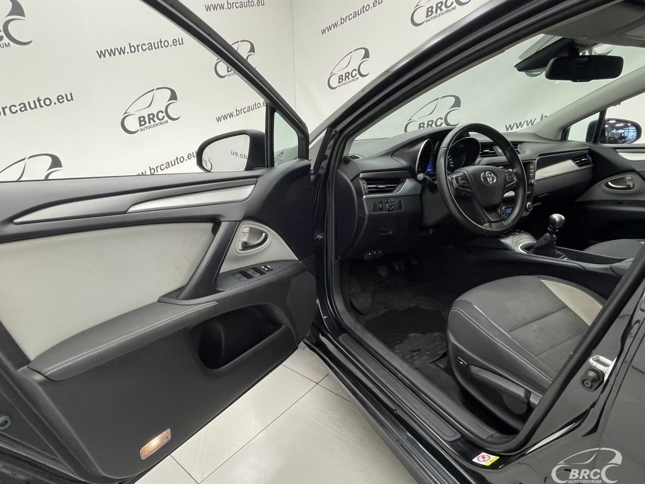 Toyota Avensis | 16