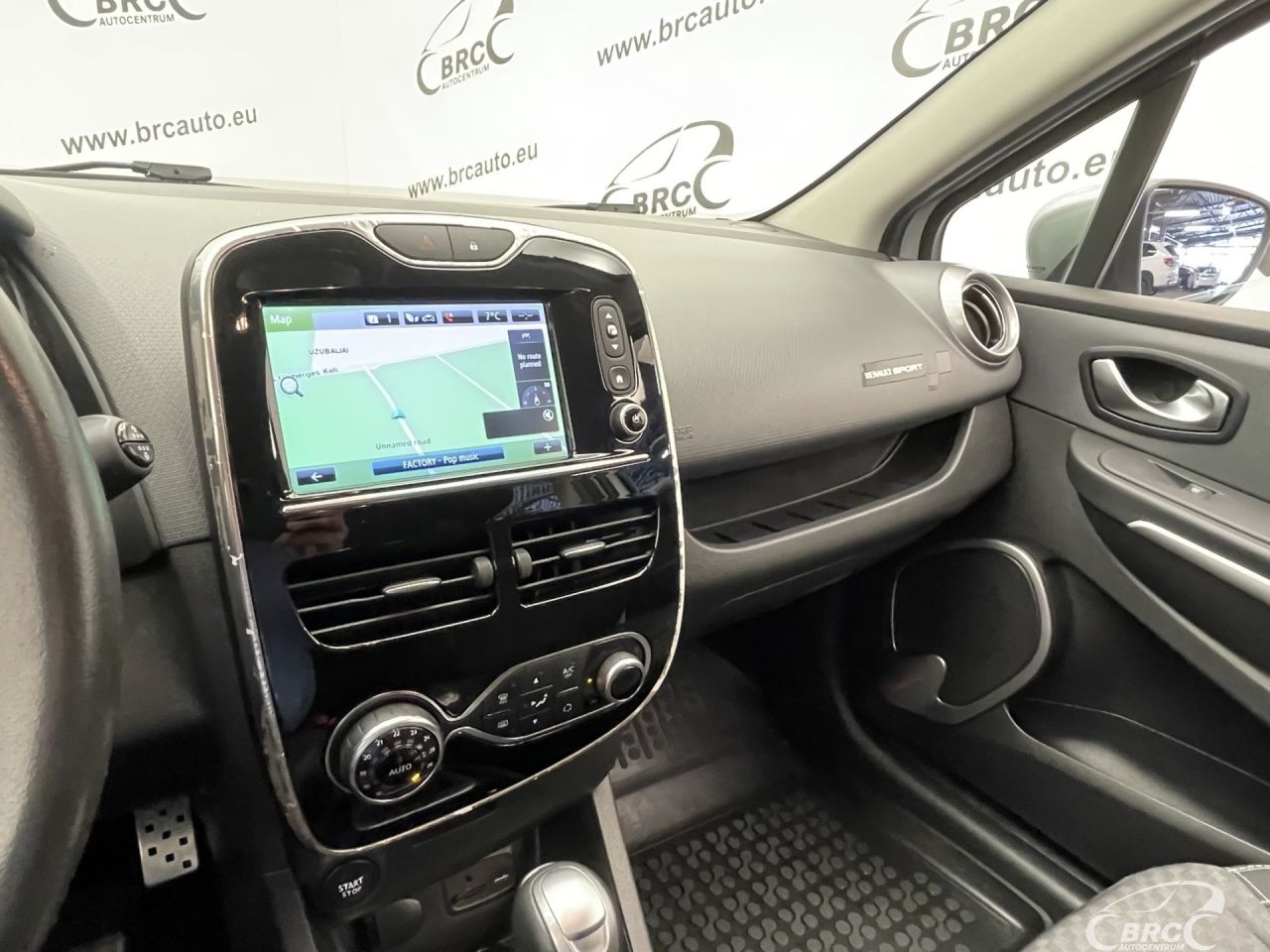Renault Clio | 52