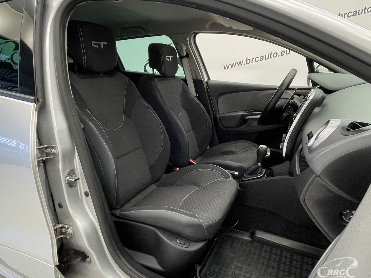 Renault Clio | 12