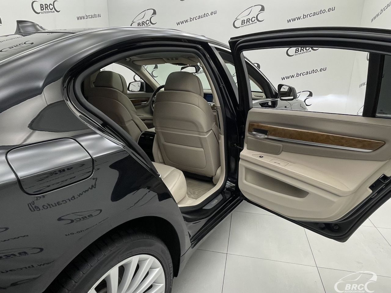 BMW 730 | 12