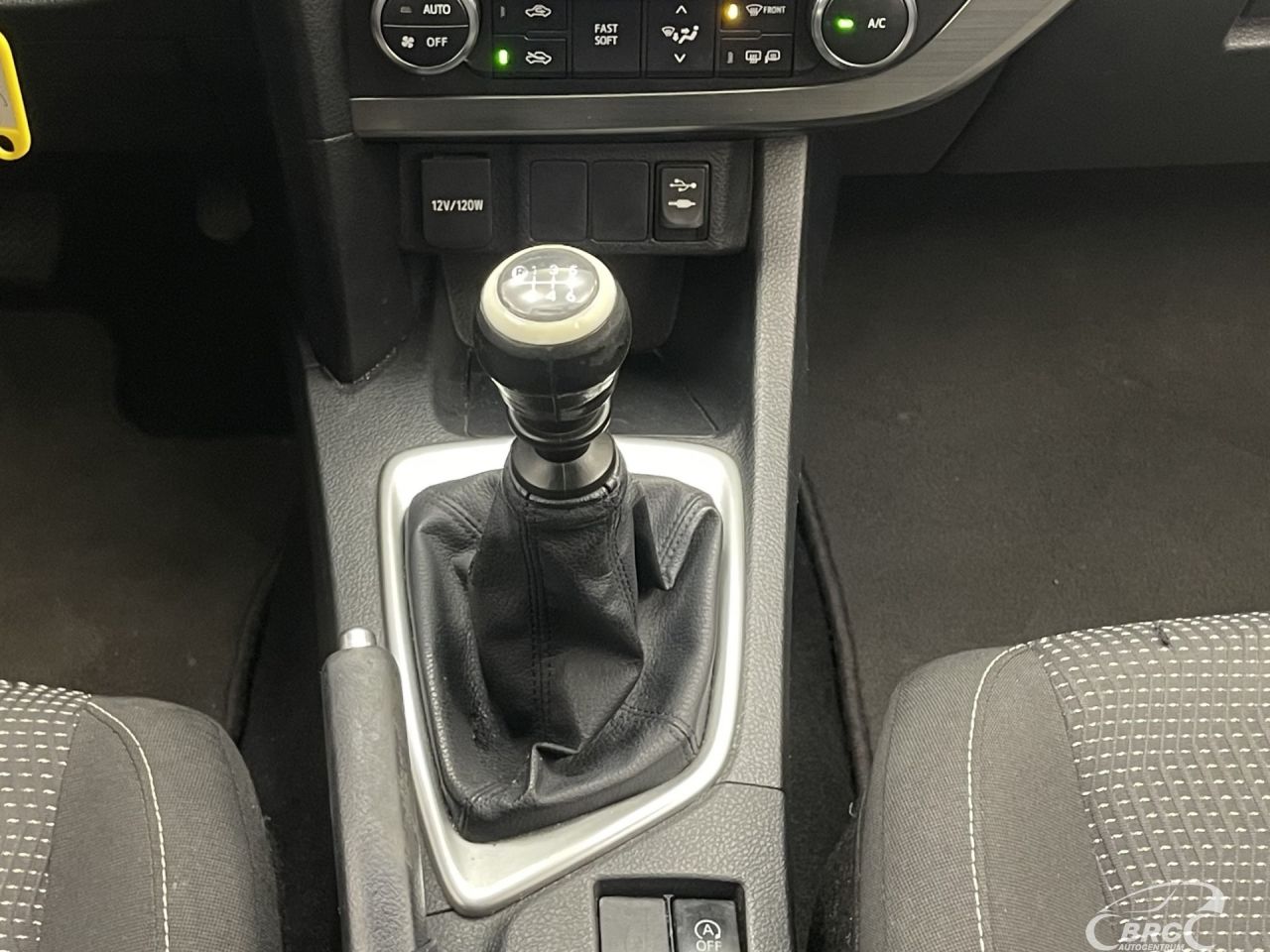 Toyota Auris | 16