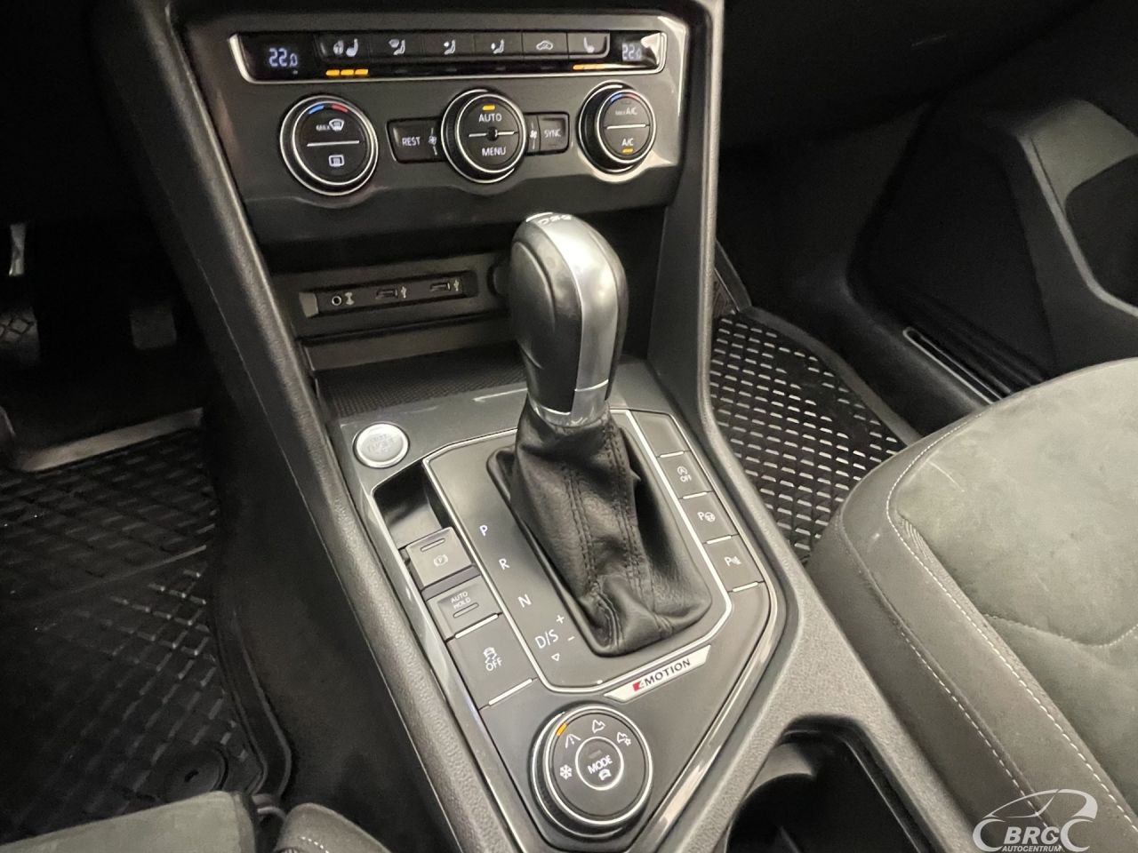 Volkswagen Tiguan | 24