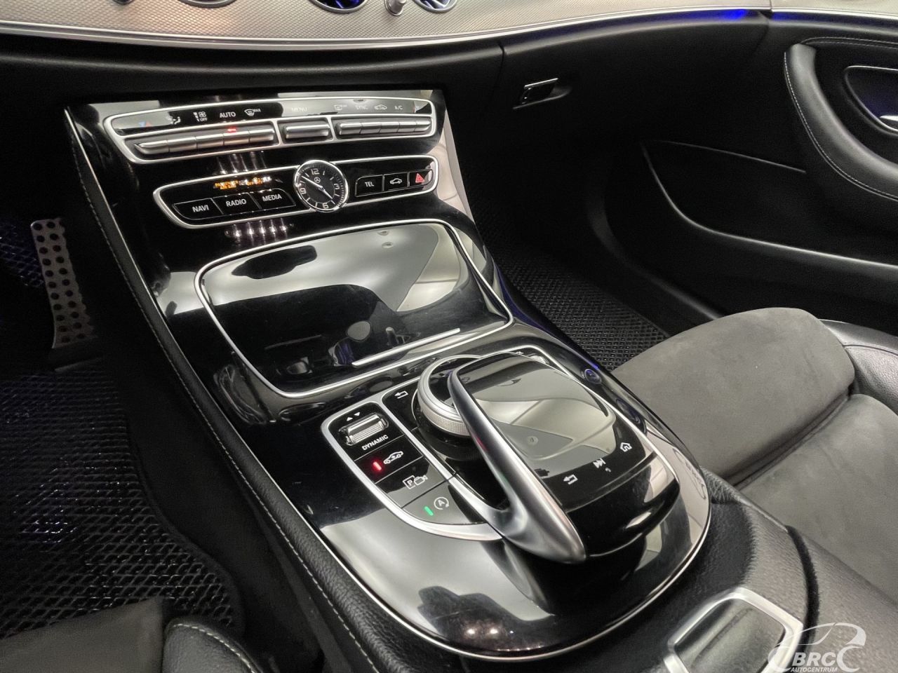 Mercedes-Benz E220 | 26
