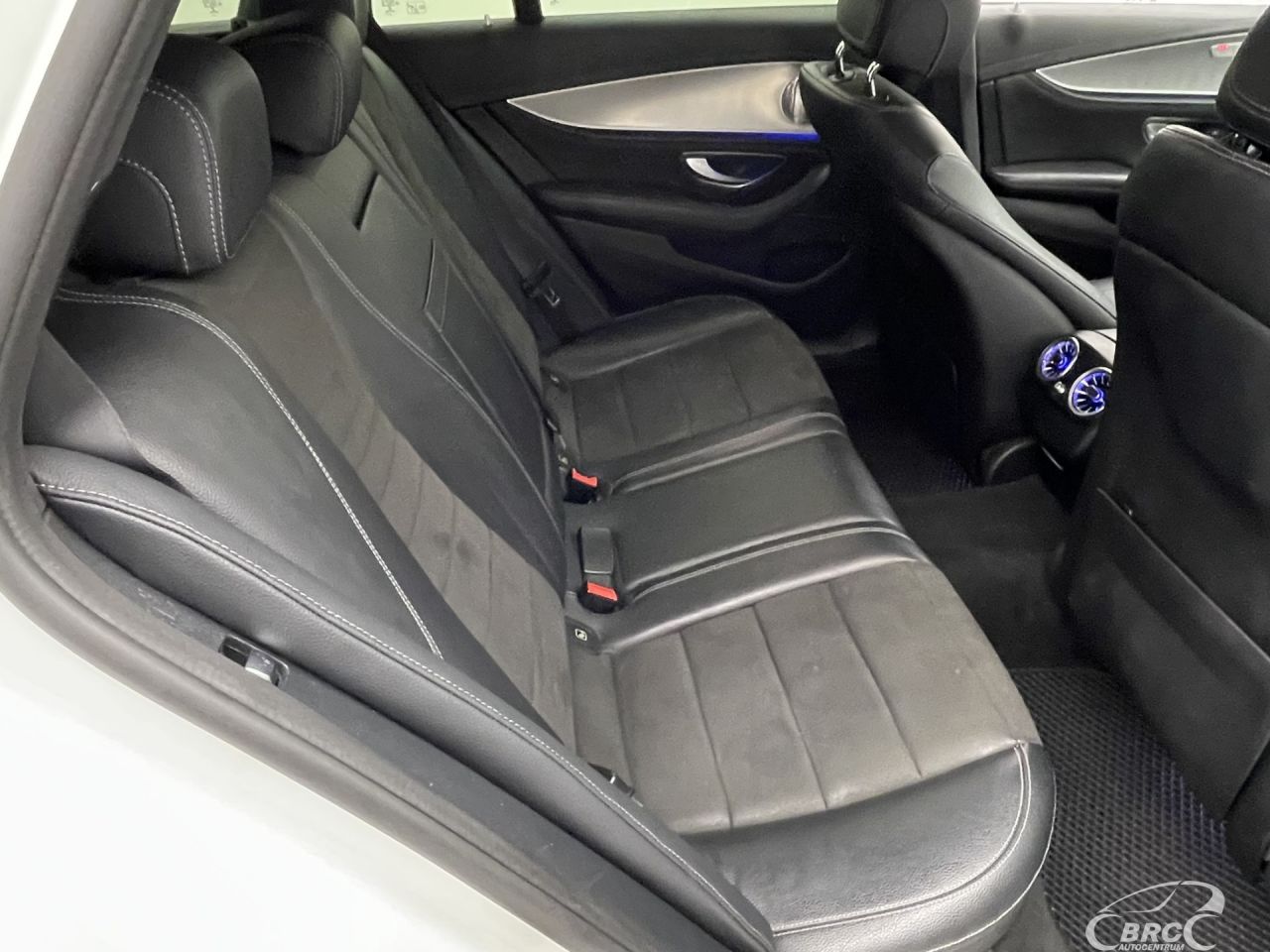 Mercedes-Benz E220 | 10