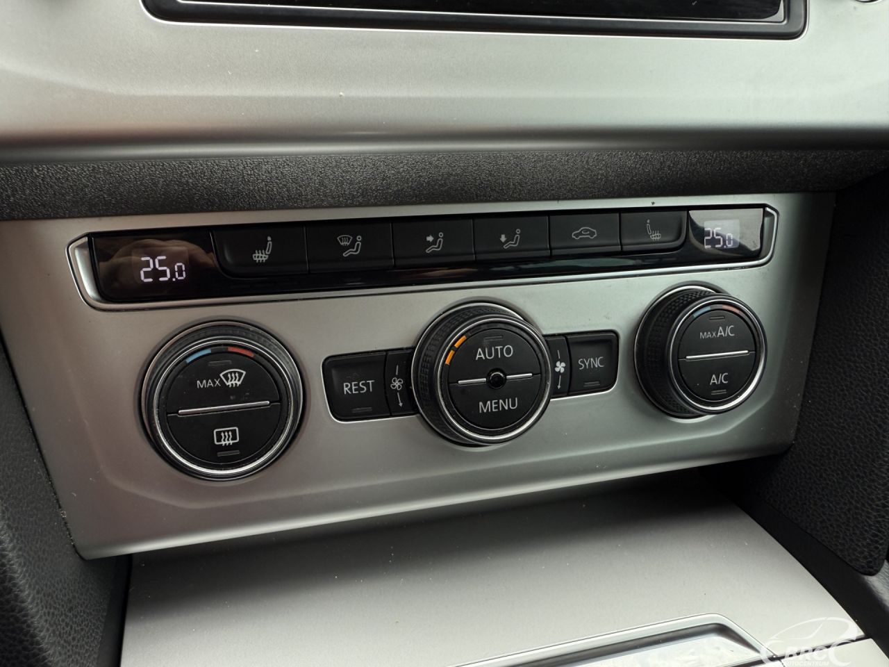 Volkswagen Passat | 28
