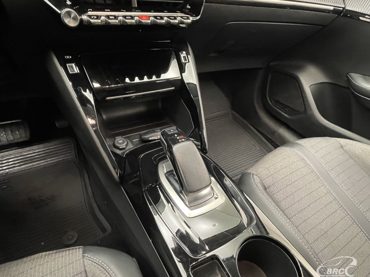 Peugeot 208 | 23