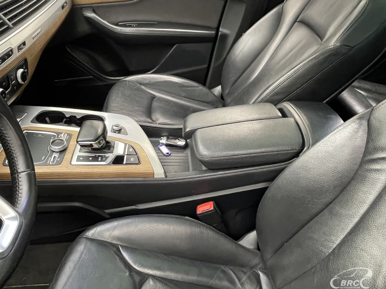 Audi Q7 | 26