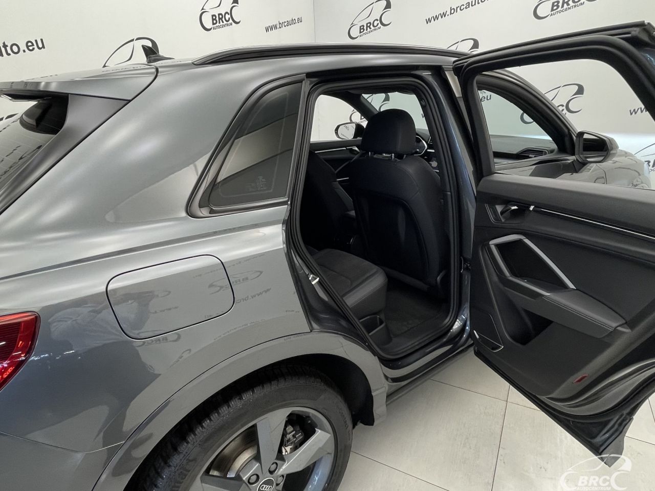 Audi Q3 | 12