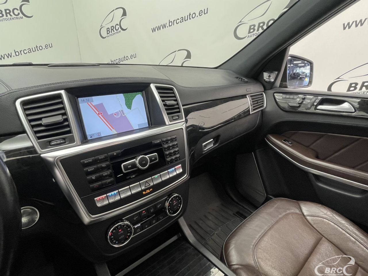 Mercedes-Benz GL350 | 33