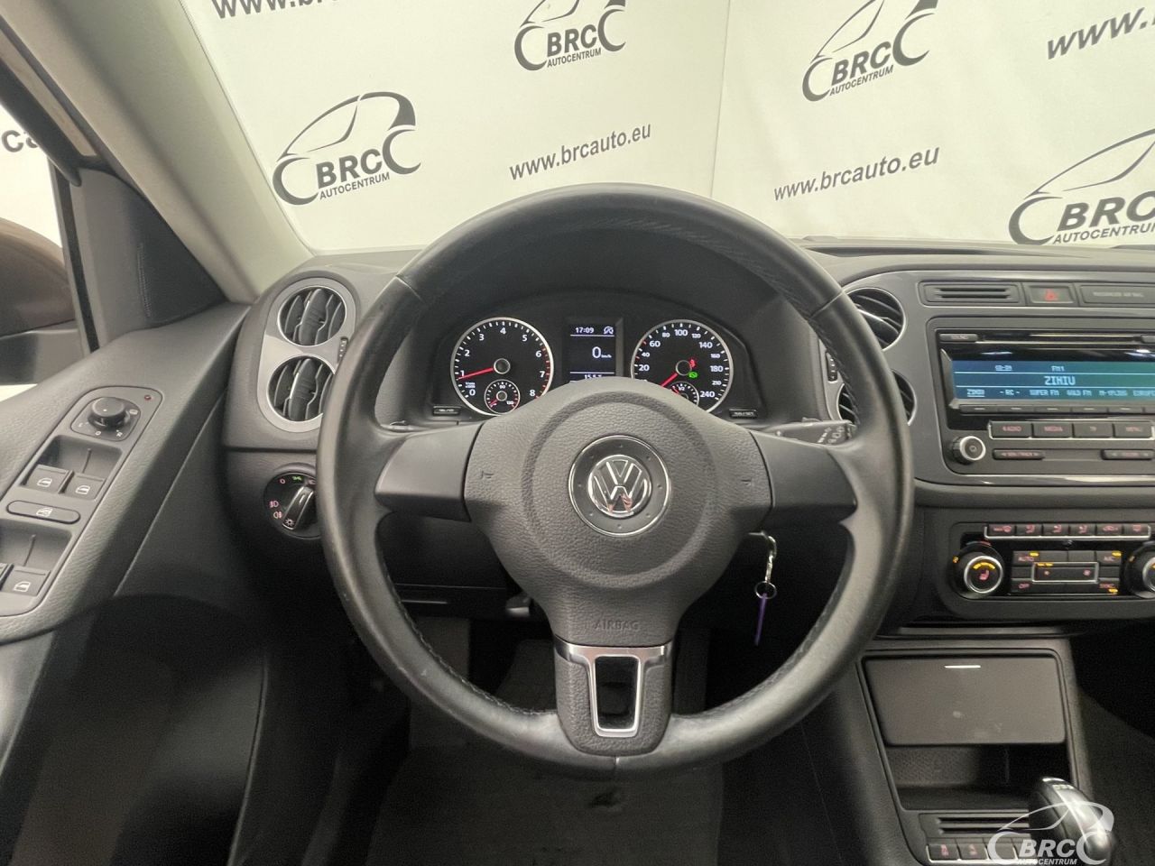 Volkswagen Tiguan | 27