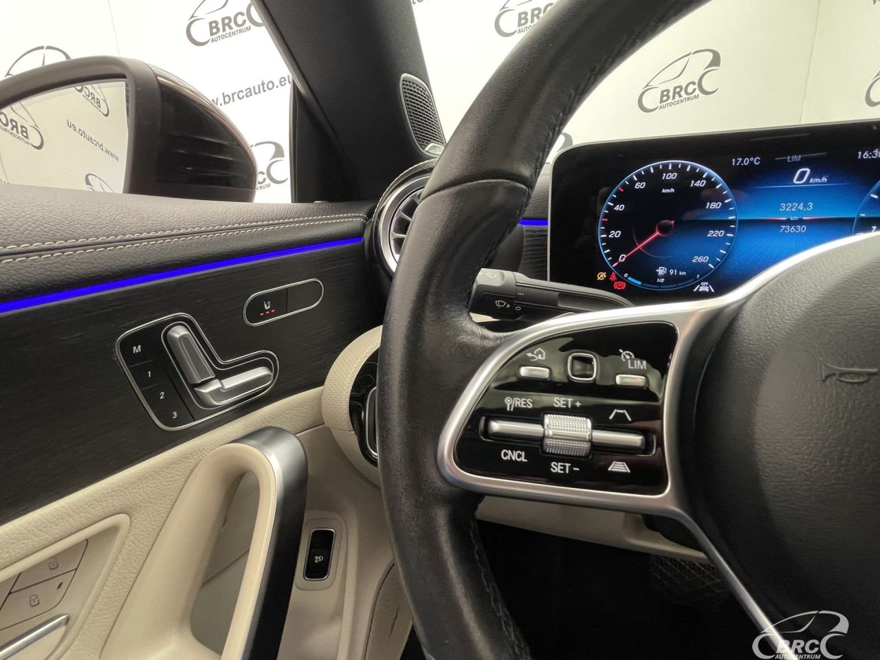 Mercedes-Benz CLA200 | 57