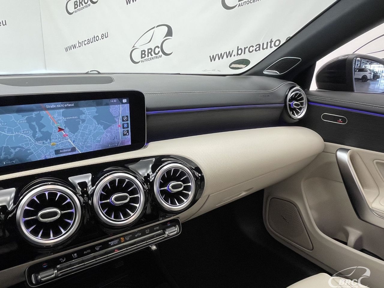 Mercedes-Benz CLA200 | 26