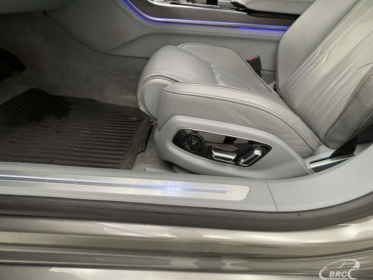 Audi A8 | 28