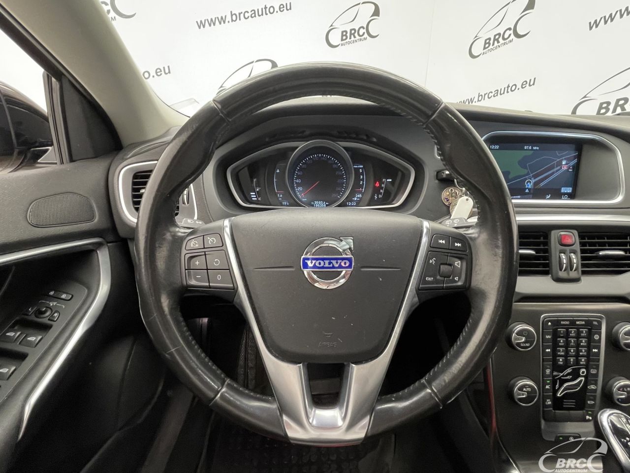 Volvo V40 | 27
