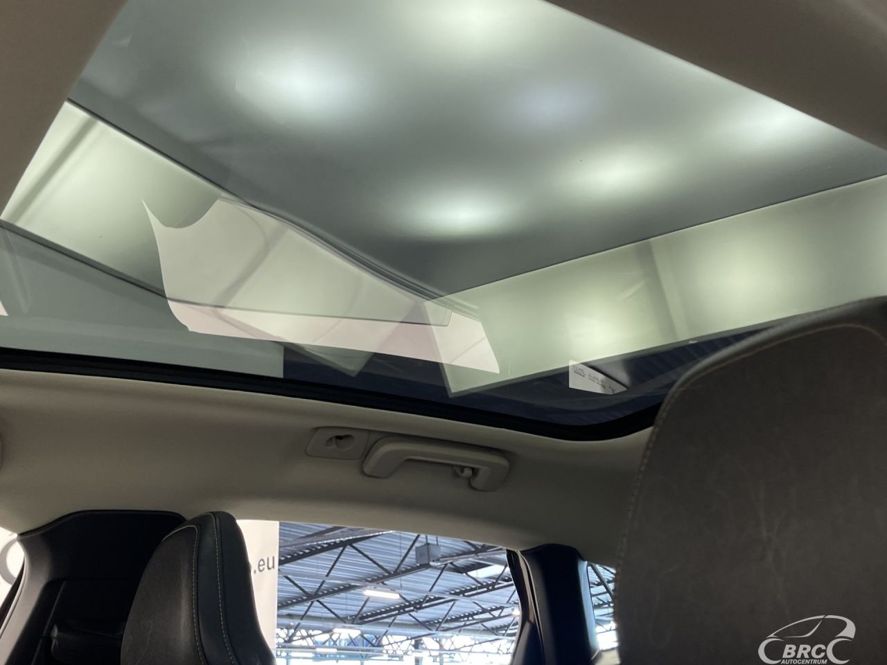 Volvo V40 | 23