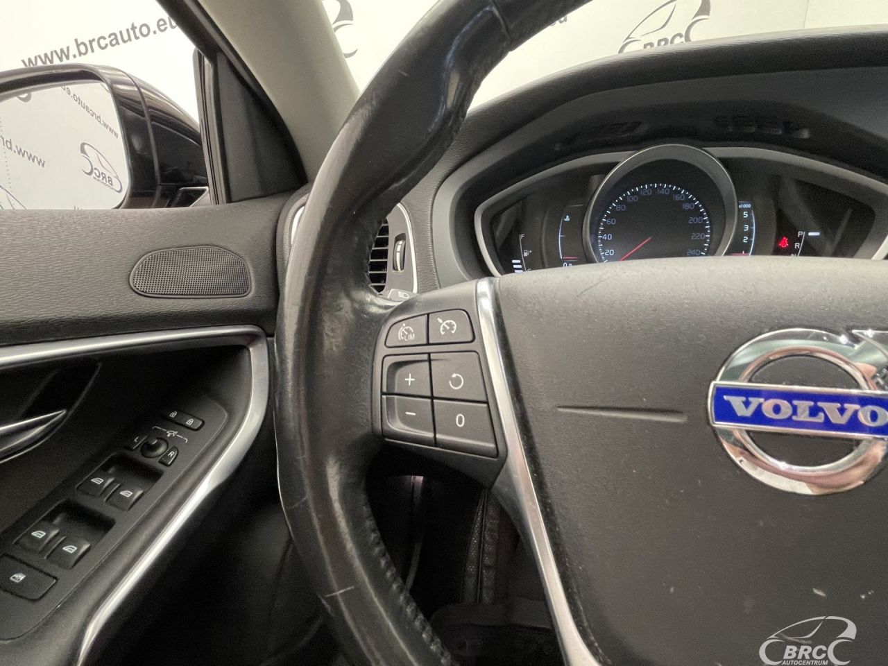 Volvo V40 | 29