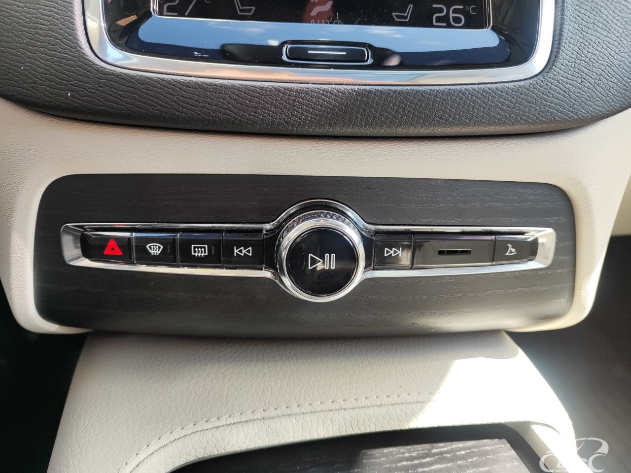 Volvo XC90 | 100