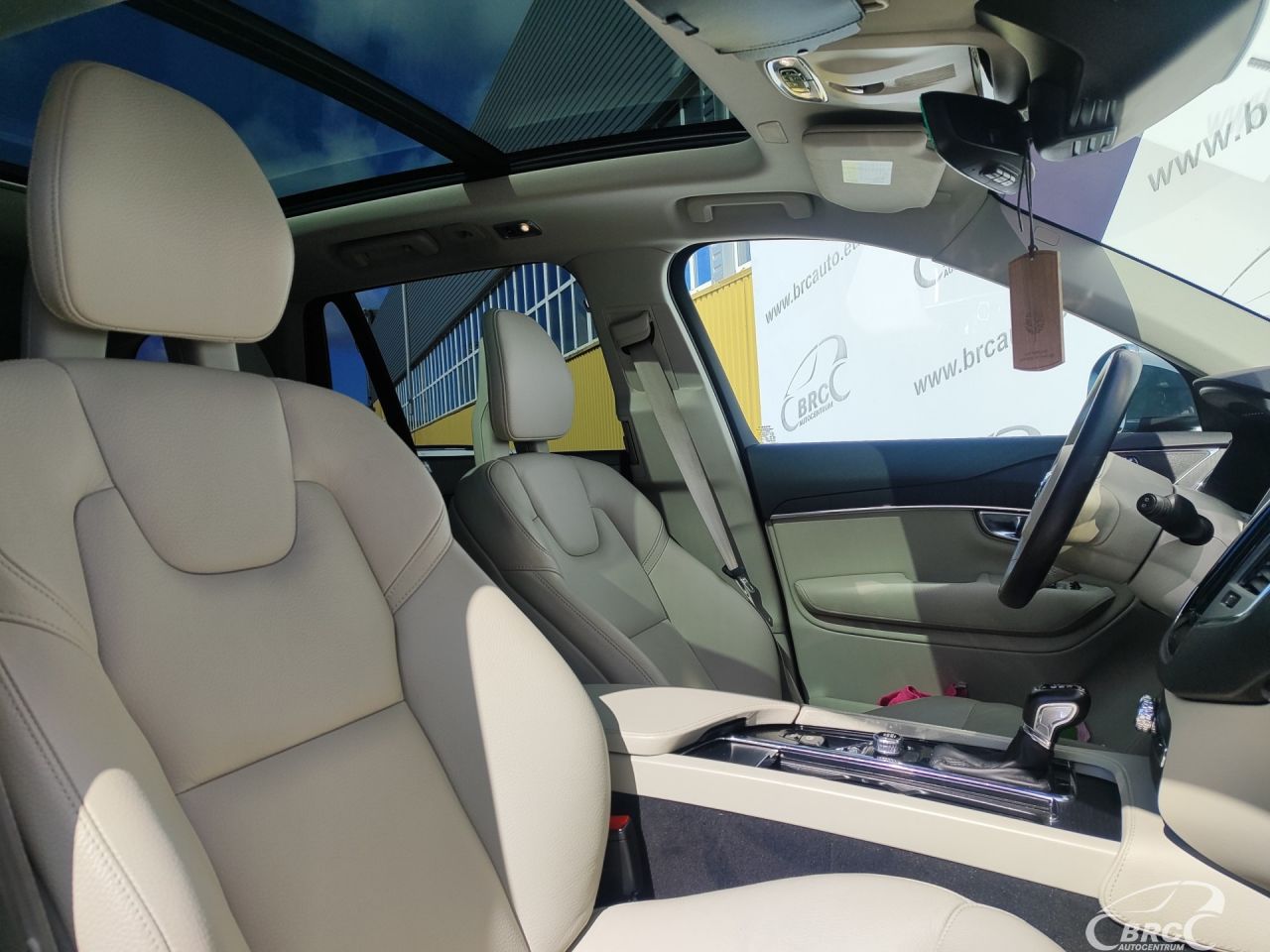Volvo XC90 | 25