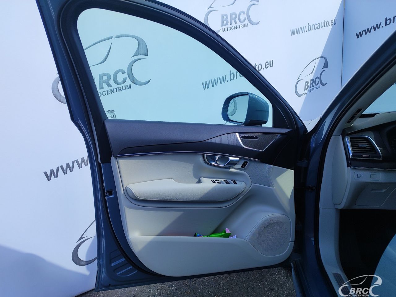 Volvo XC90 | 61