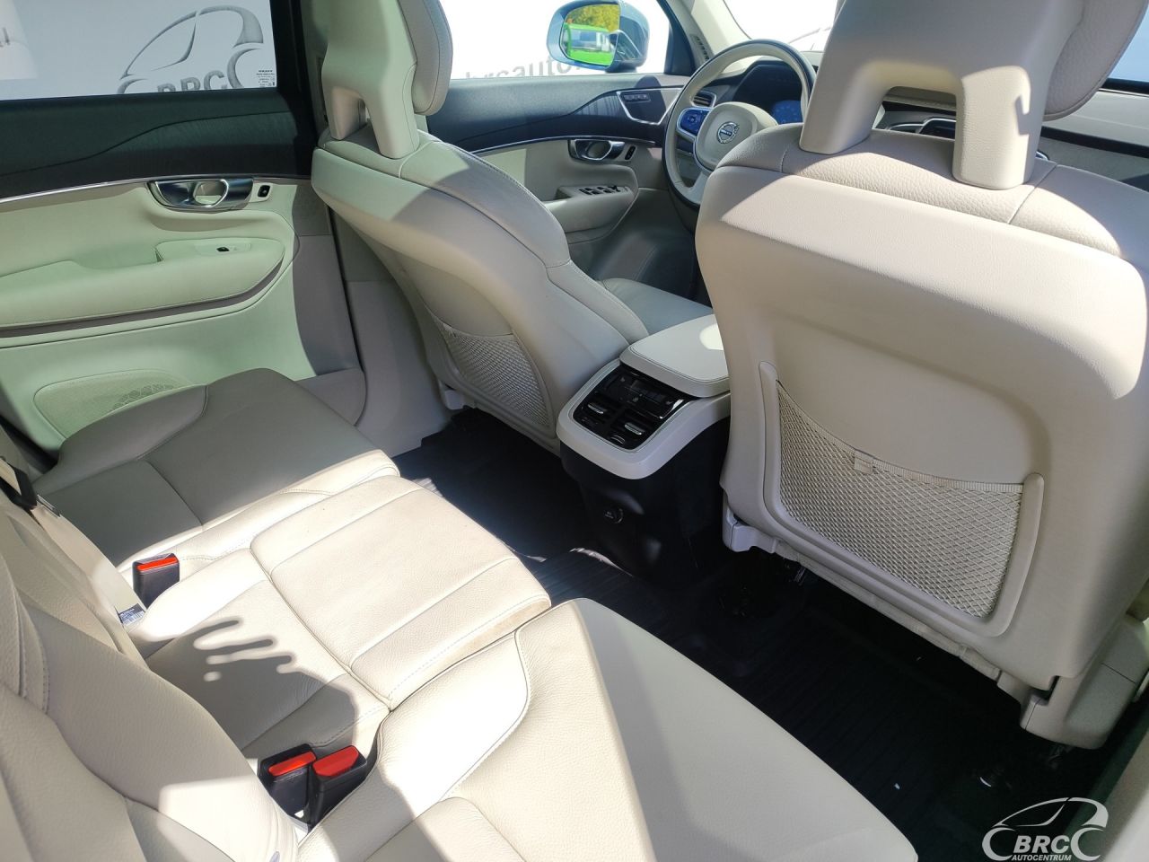 Volvo XC90 | 32