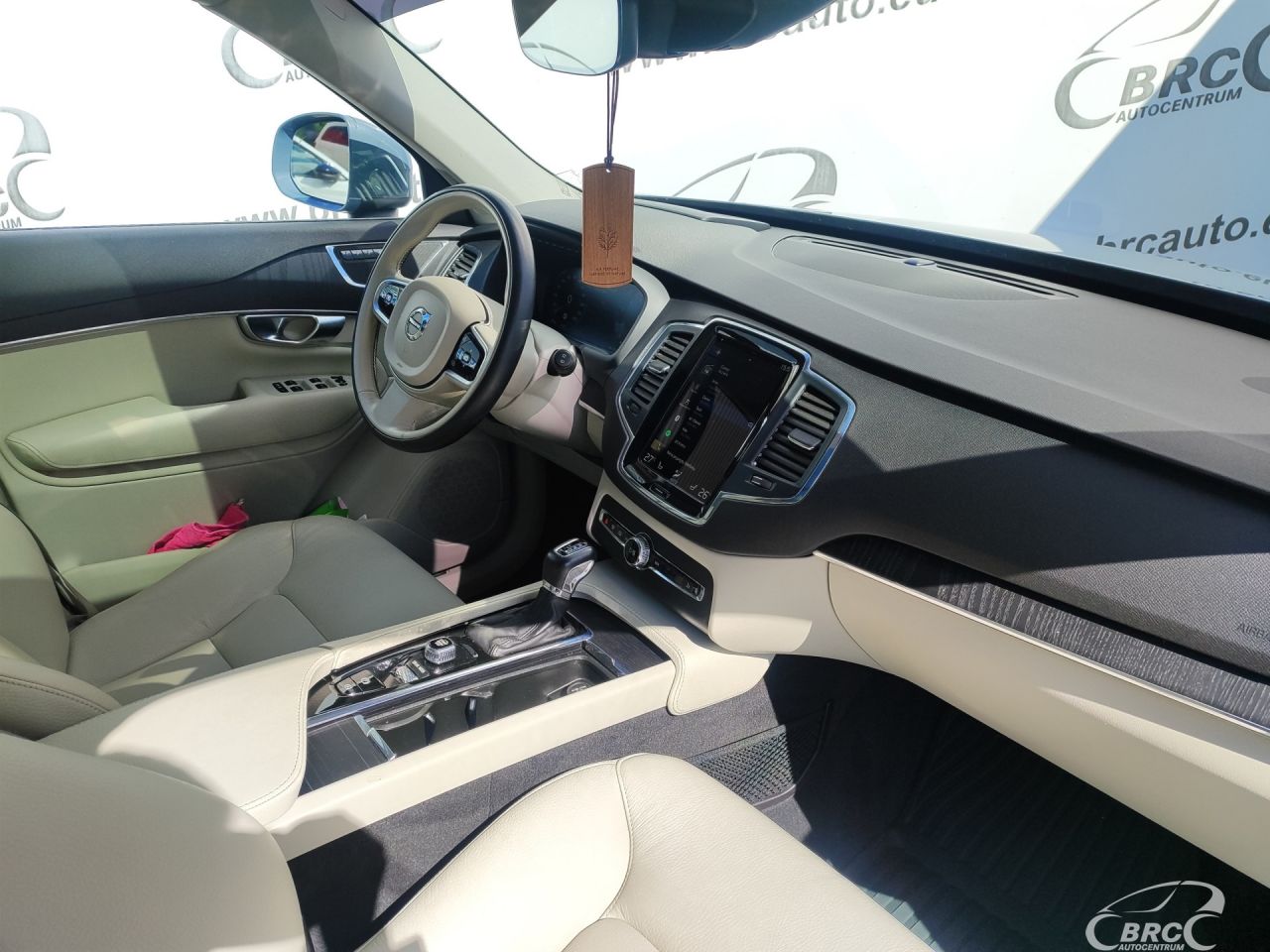 Volvo XC90 | 23