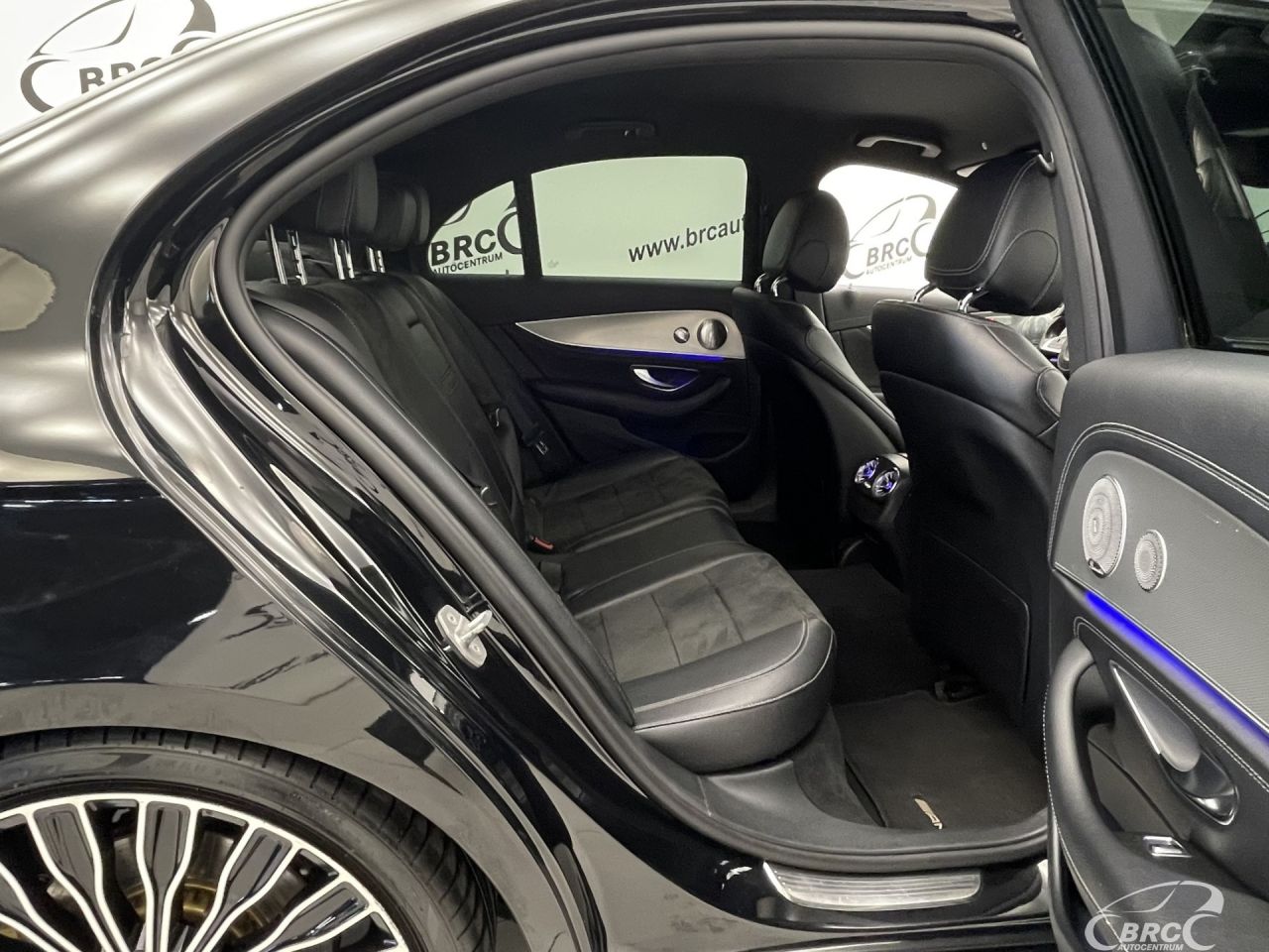Mercedes-Benz E350 | 9