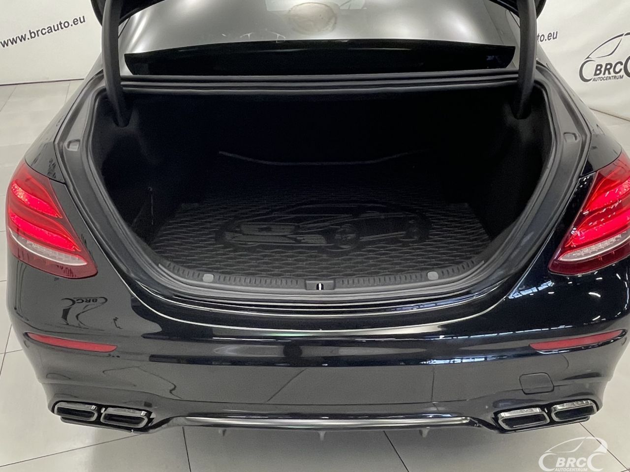 Mercedes-Benz E350 | 49