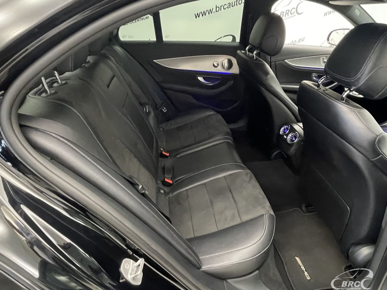 Mercedes-Benz E350 | 10