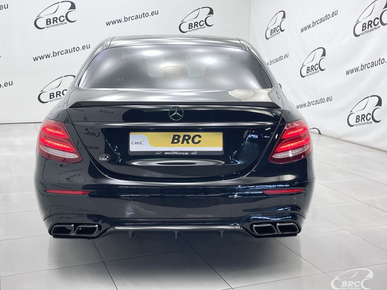 Mercedes-Benz E350 | 53