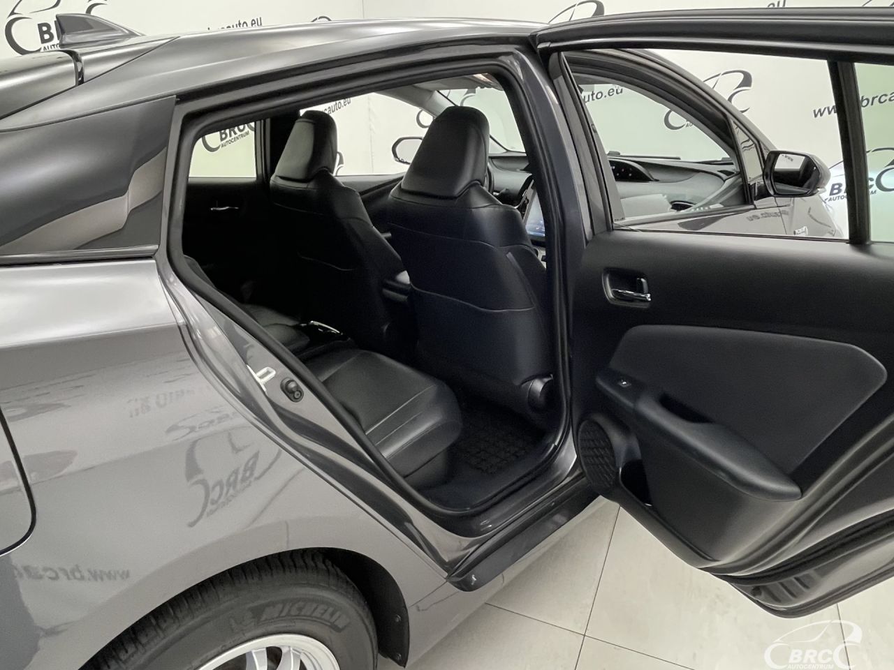 Toyota Prius | 12