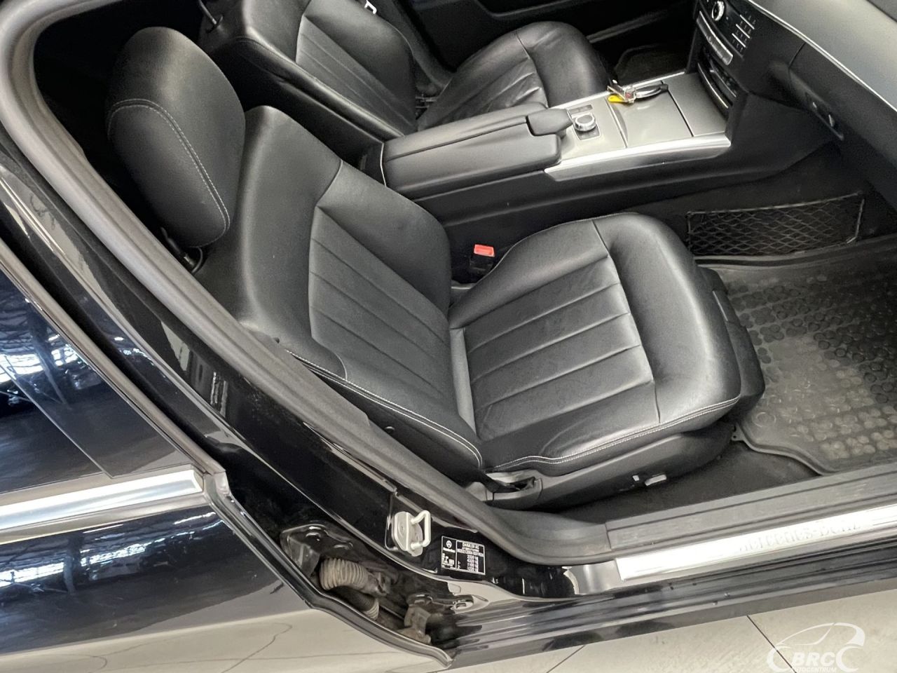 Mercedes-Benz E200 | 4