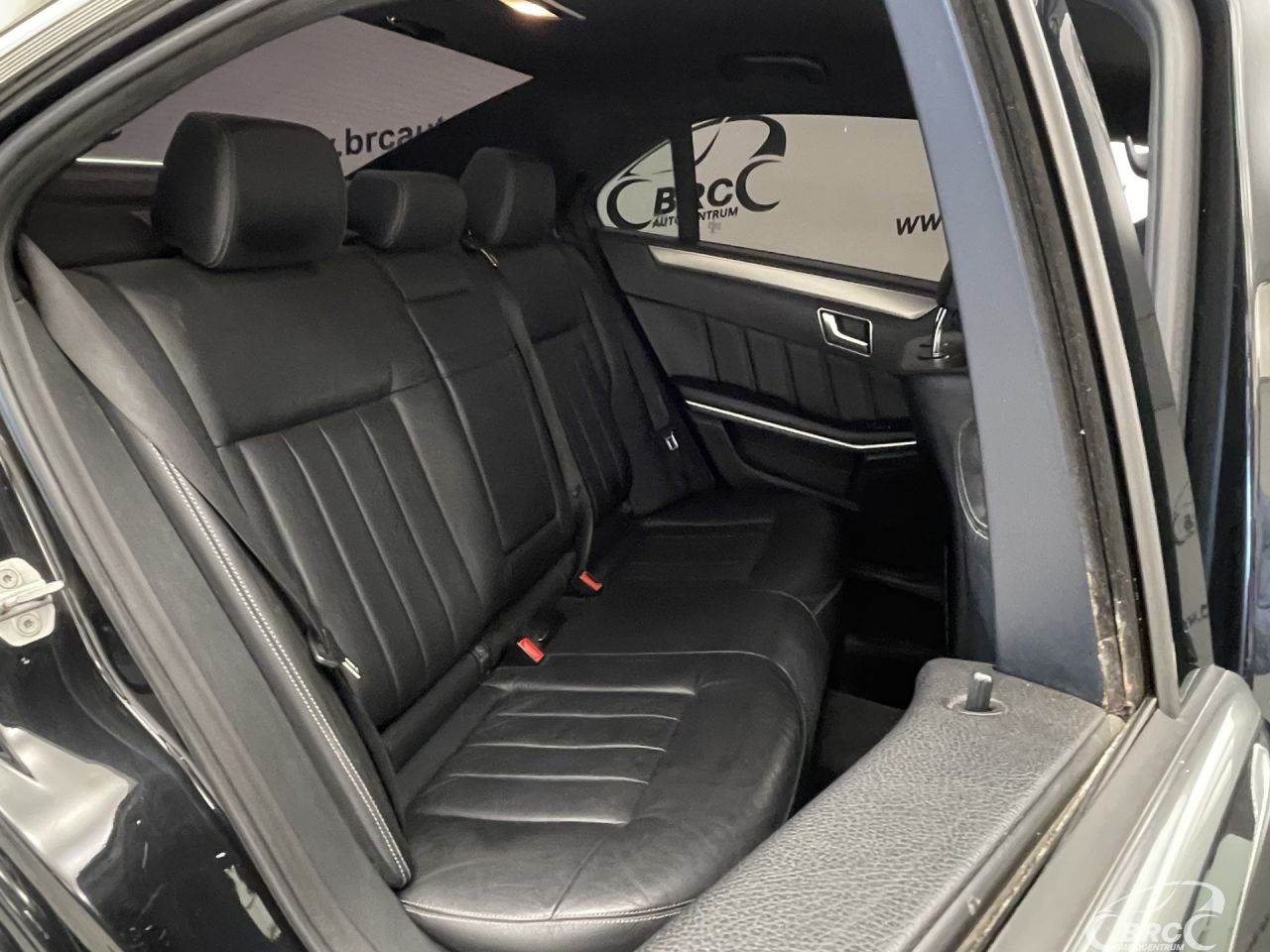 Mercedes-Benz E200 | 10