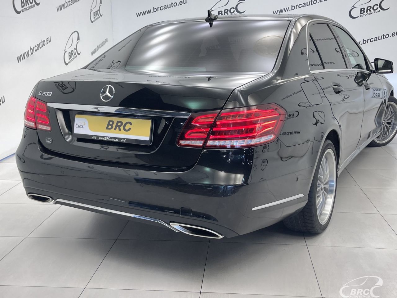 Mercedes-Benz E200 | 43