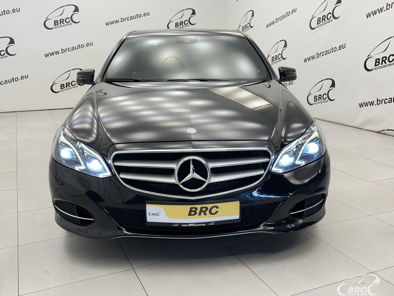 Mercedes-Benz E200 | 44