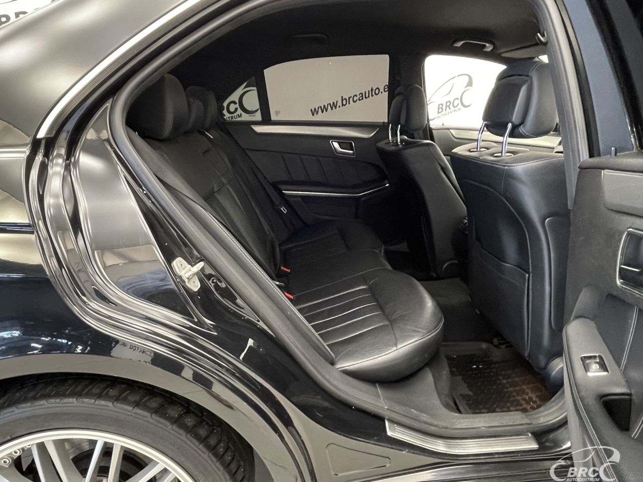 Mercedes-Benz E200 | 8