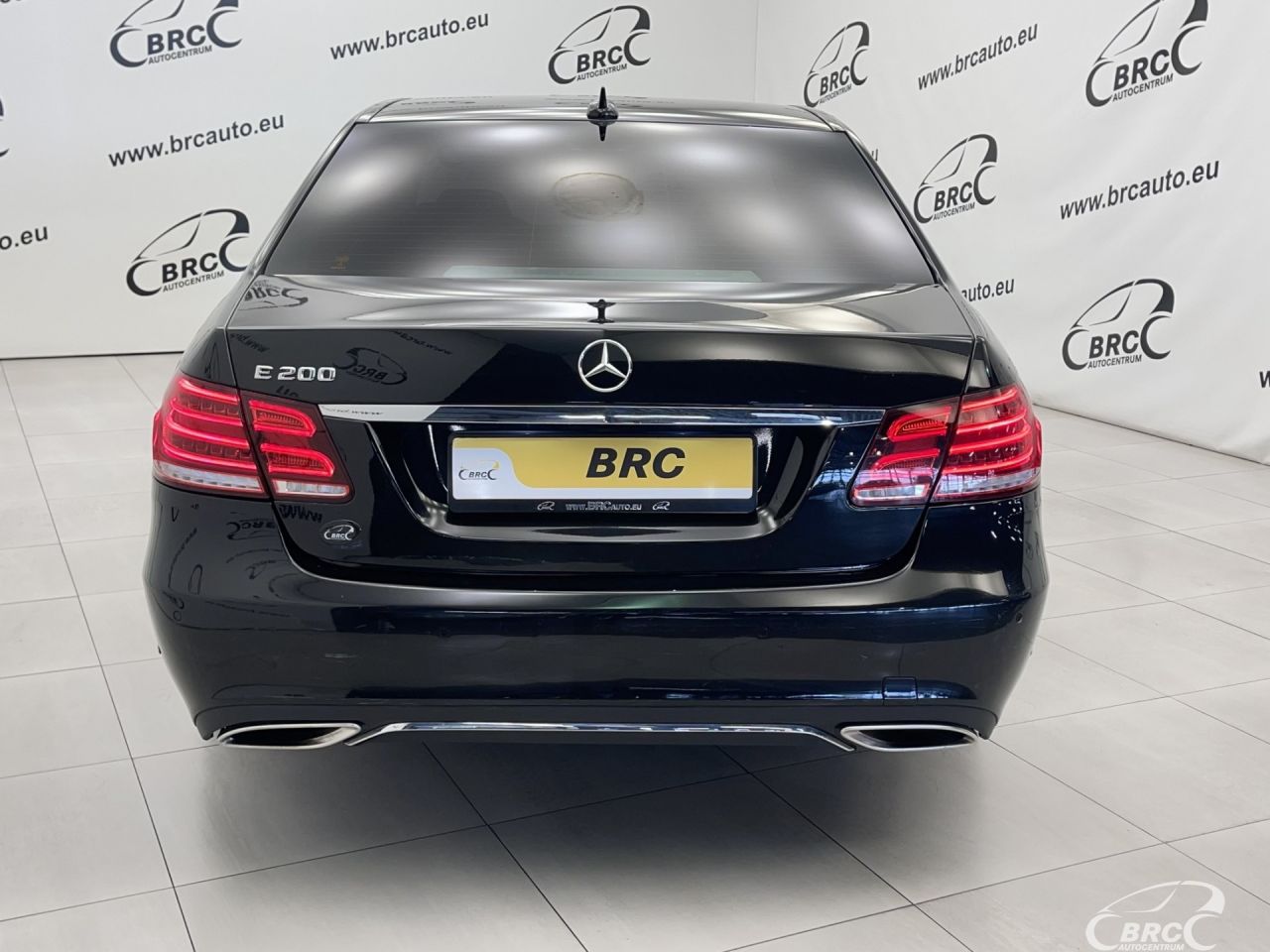 Mercedes-Benz E200 | 45