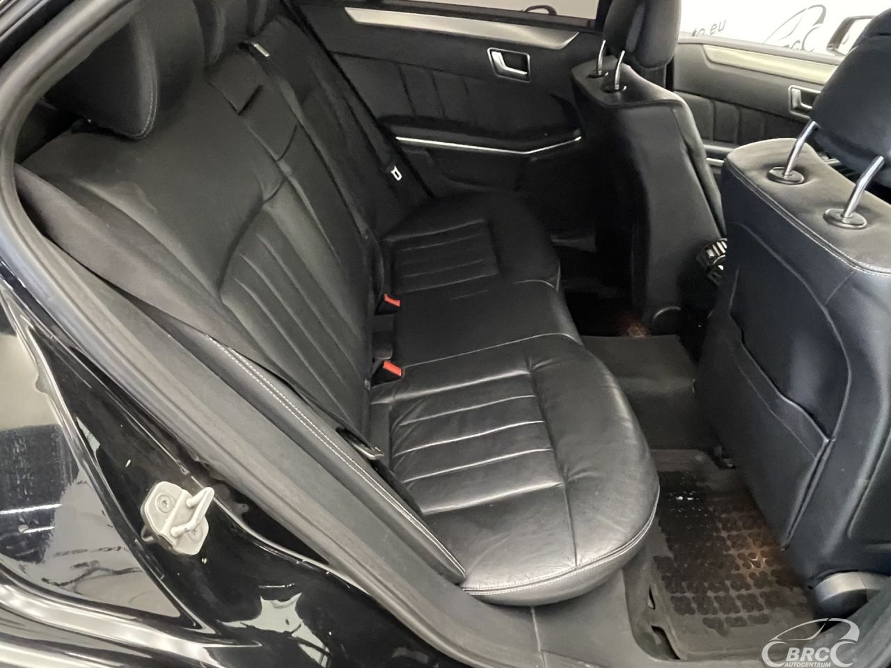 Mercedes-Benz E200 | 9