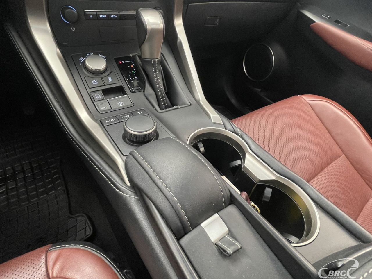 Lexus NX 300h | 27