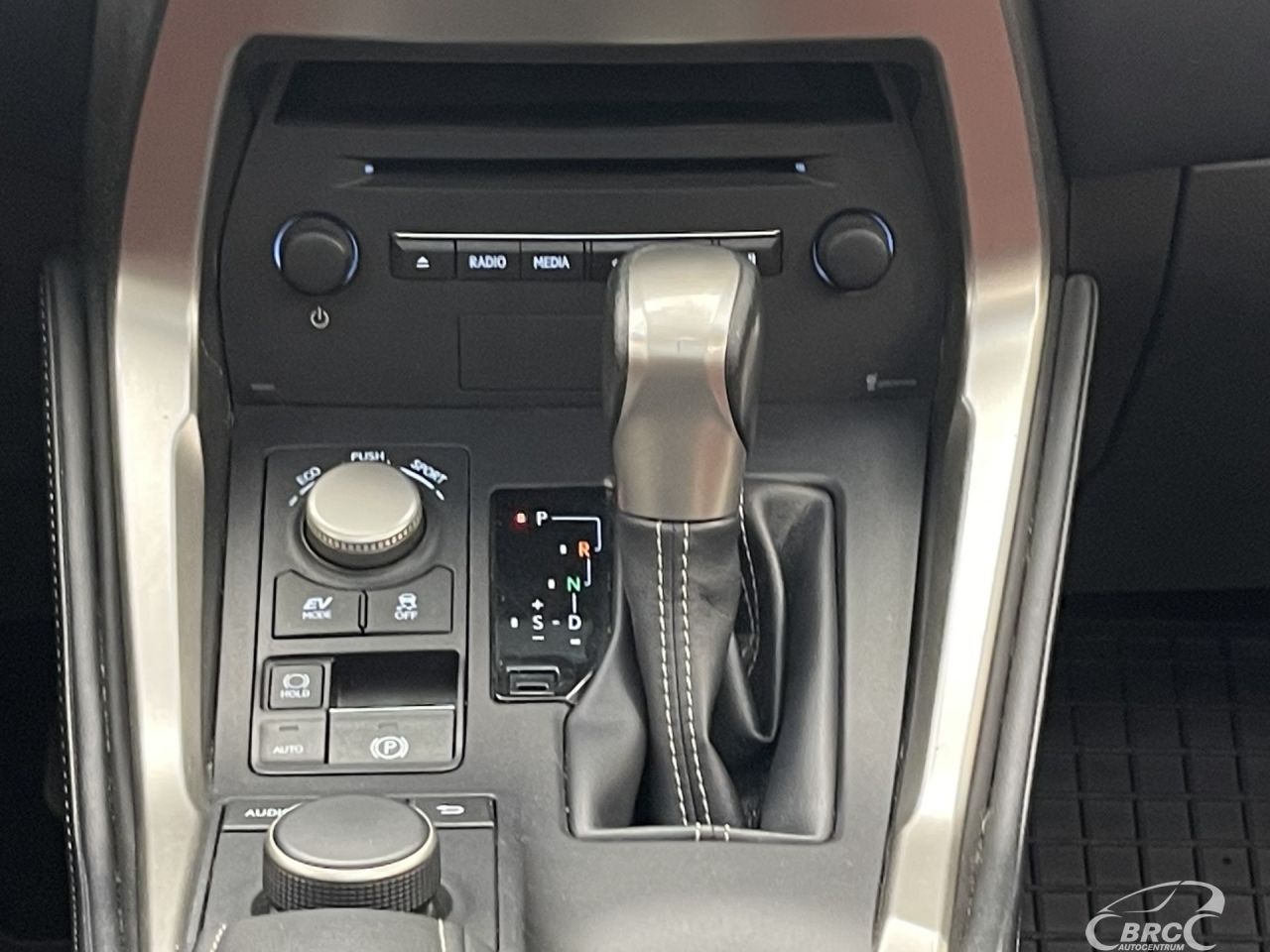 Lexus NX 300h | 17