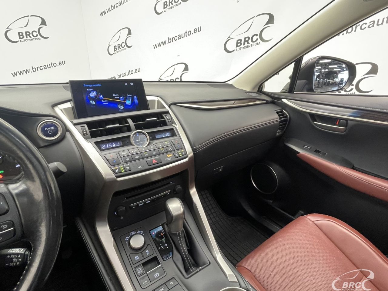 Lexus NX 300h | 28