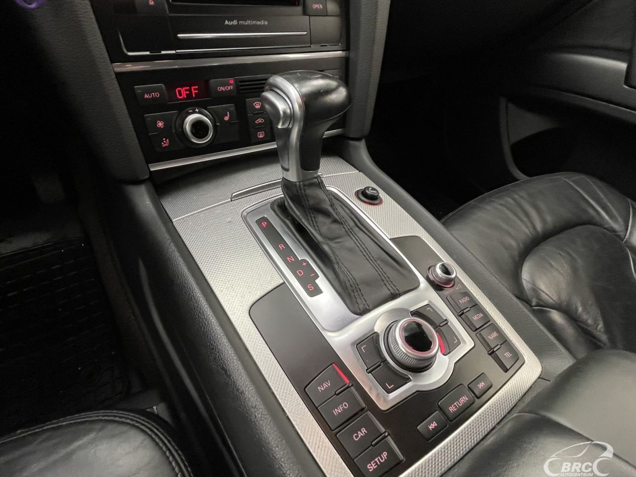 Audi Q7 | 26