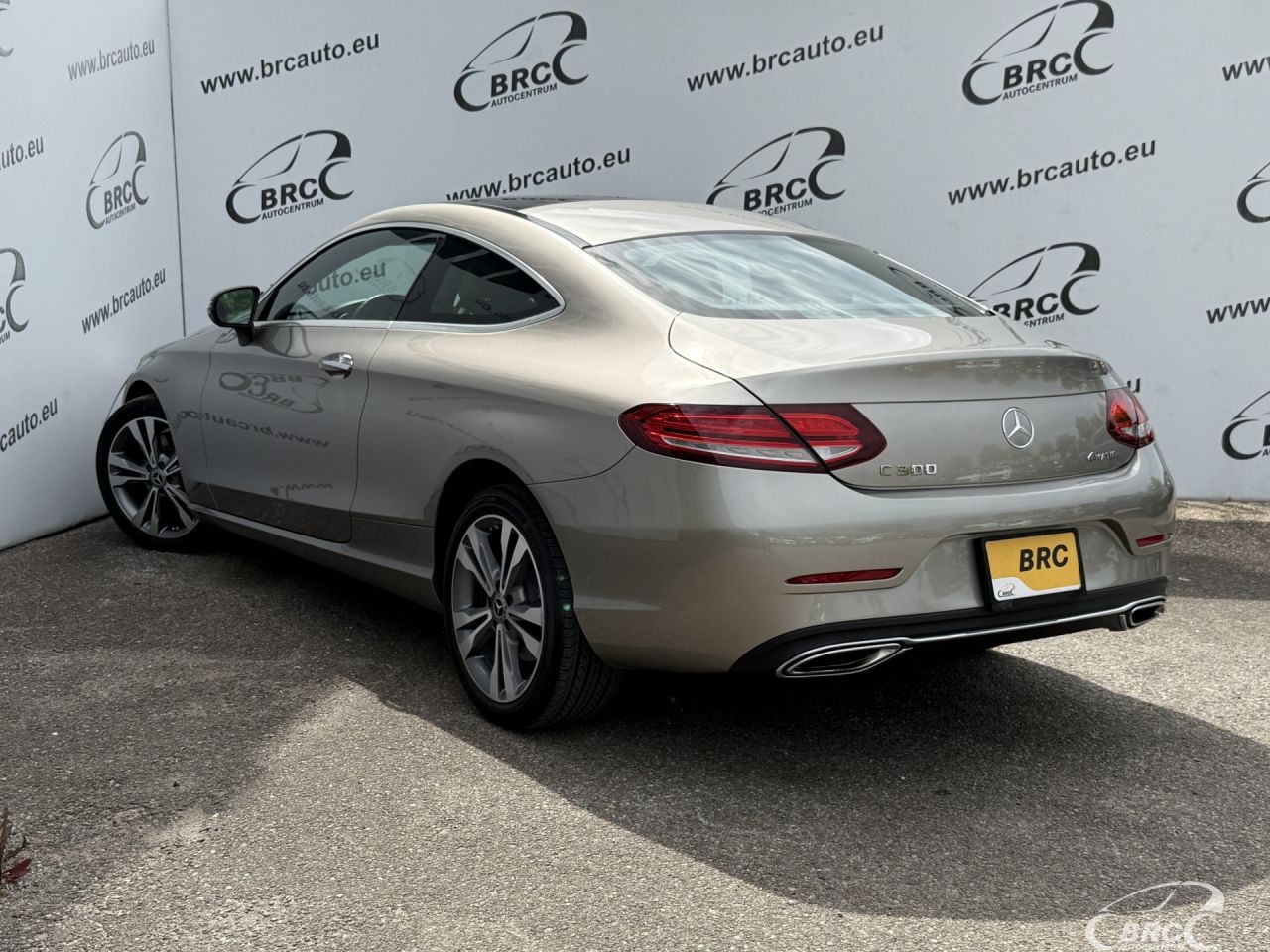 Mercedes-Benz C300 | 33